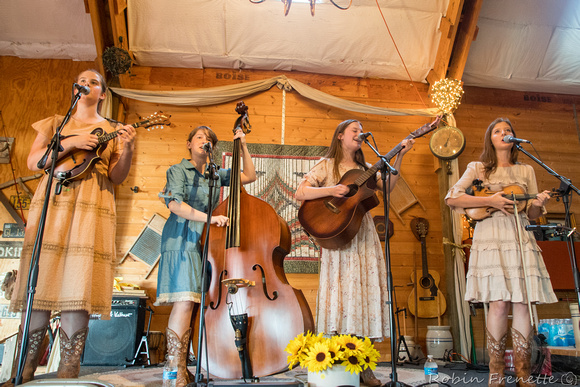 The GillyGirls at the Big Red Barn 6-27-2021
